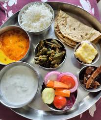 NORTH INDIAN MEALS (CHAPATHI (2PCS), DAL, WHITE RICE, VEG CURRY, SABJI, SWEET)